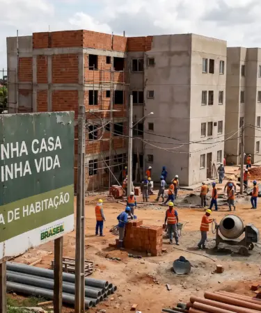 Flávio Bolsonaro Quer Extinguir o Minha Casa